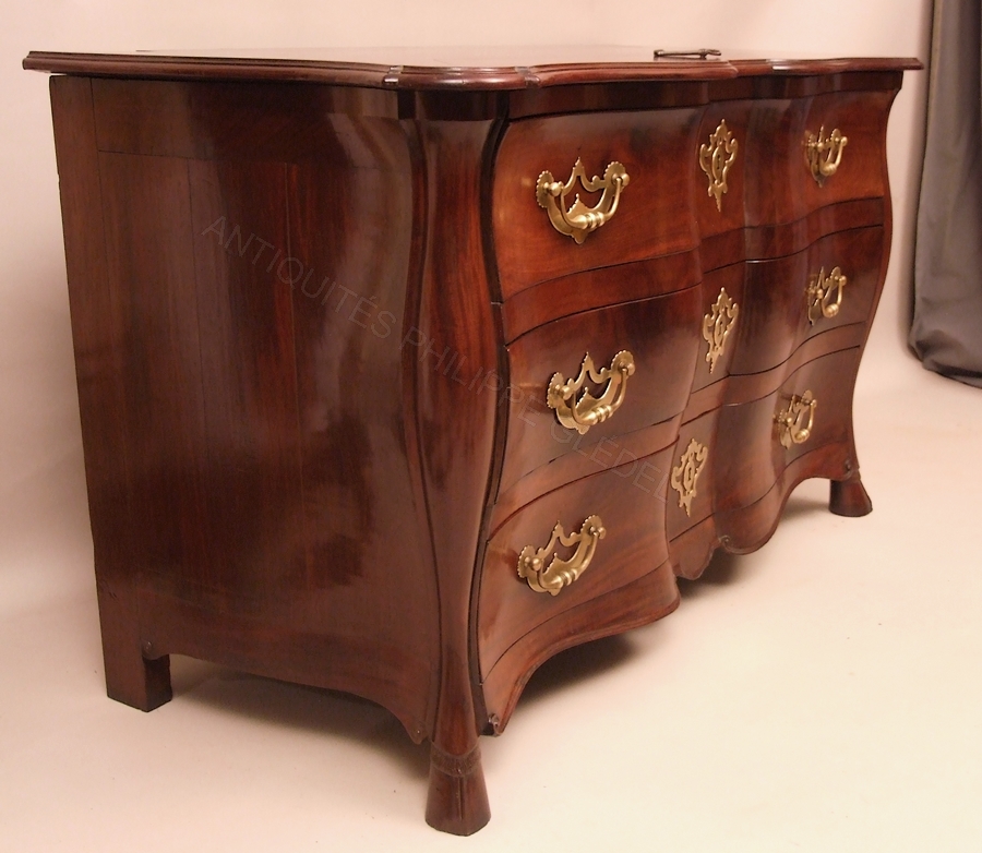 Commode de voyage malouine démontable en acajou massif de Saint-Domingue